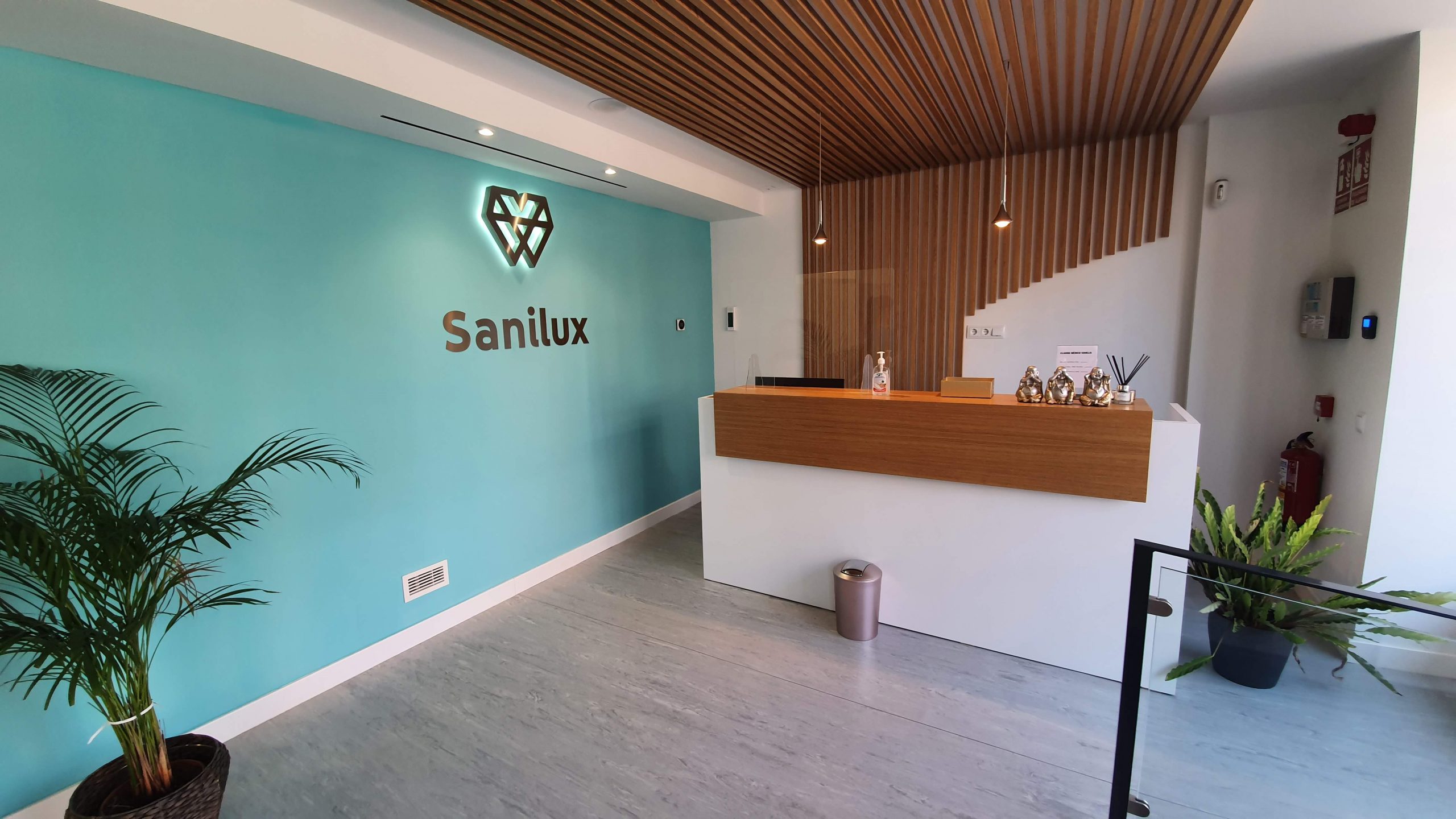 Recepción clínica dental en Villaverde | Sanilux